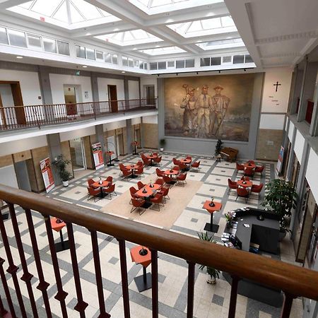 St. Barbara-Haus Hotel Dinslaken Bagian luar foto