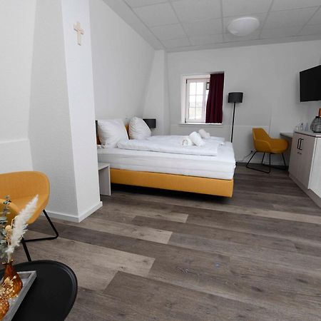 St. Barbara-Haus Hotel Dinslaken Bagian luar foto