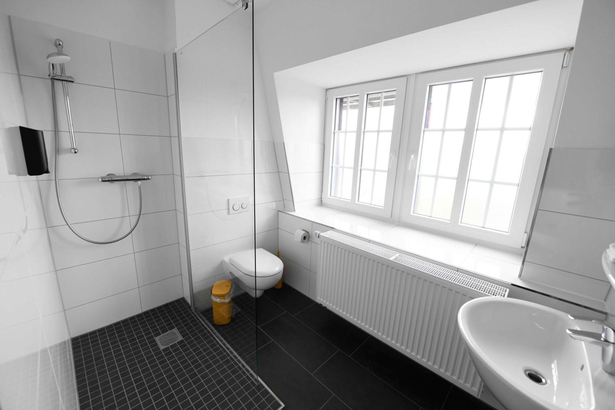 St. Barbara-Haus Hotel Dinslaken Bagian luar foto