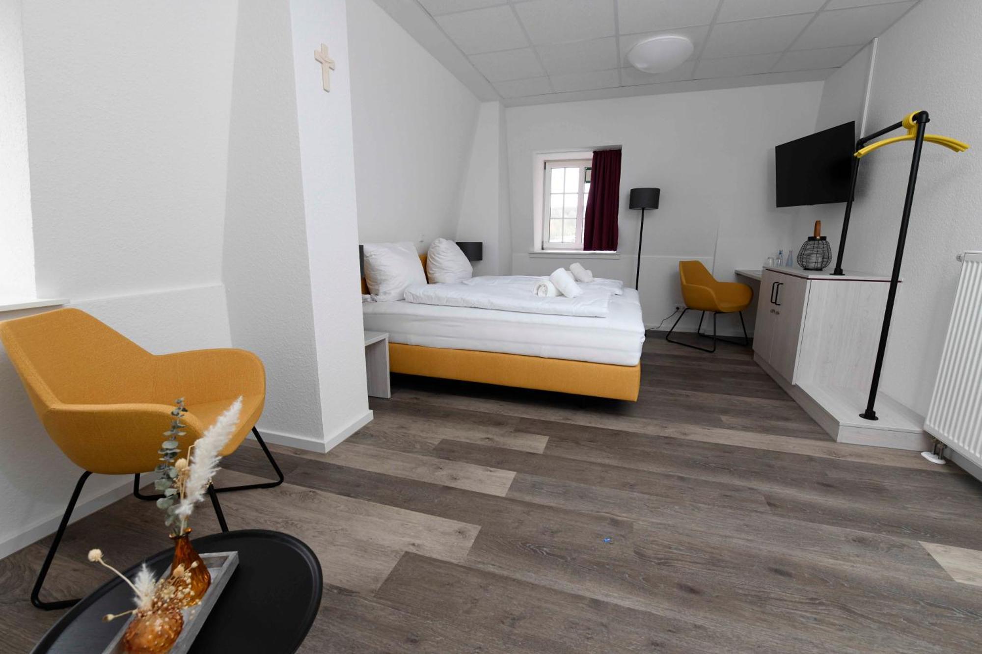 St. Barbara-Haus Hotel Dinslaken Bagian luar foto